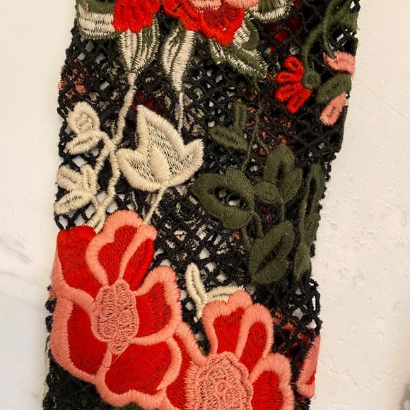 Beautiful all thick lace Thurley dress - Picture 3 of 8